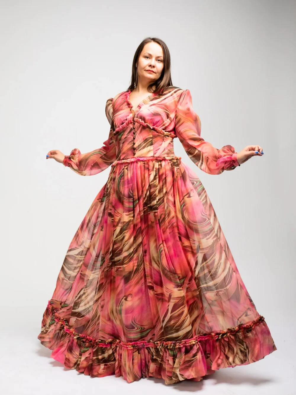 ŠIFONINĖ ROŽINĖ SUKNELĖ SU RUDAIS ATSPALVIAIS